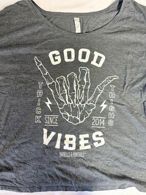 Barbells & Ponytails Women's Gray 'Good Vibes' Cropped Tee